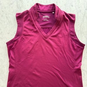 Sleeveless golf shirt